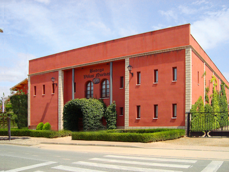 Se muestra la entrada principal a la bodega