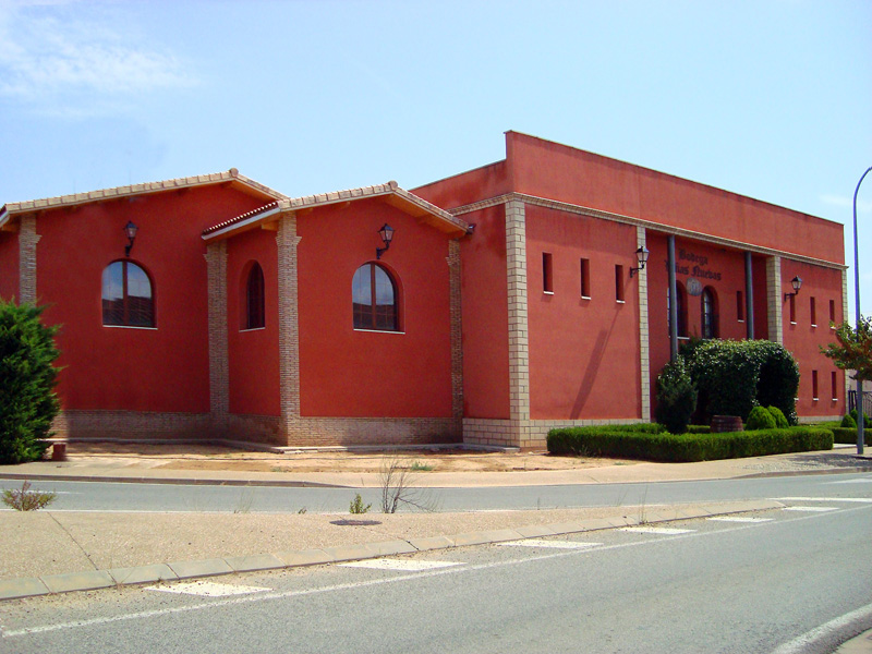 Se muestra la entrada principal a la bodega